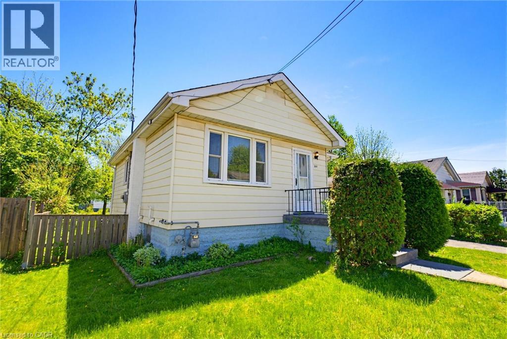 257 West 2nd Street, Hamilton, Ontario  L9C 3G6 - Photo 1 - 40832512
