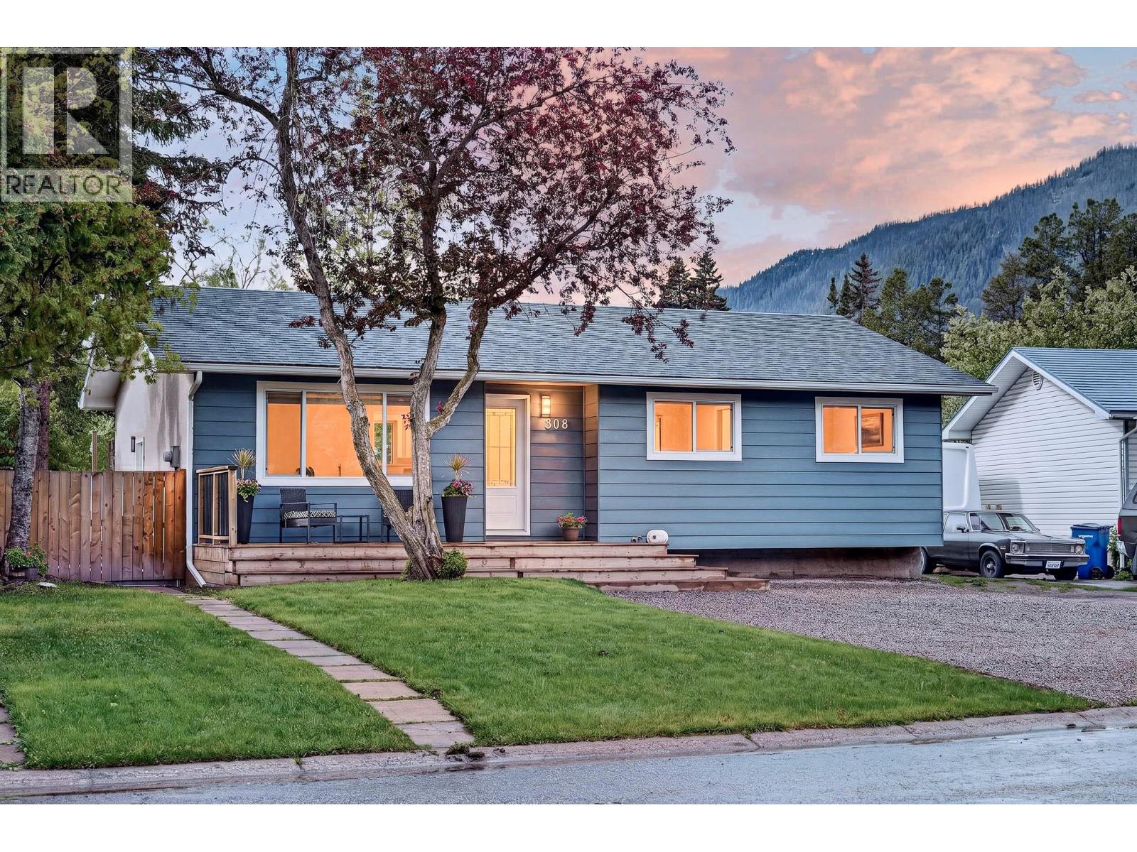 308 Alpine Place, Sparwood, British Columbia  V0B 2G0 - Photo 1 - 10385795