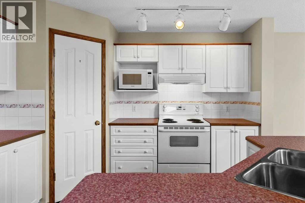 4 Citadel Meadow Court NW, Calgary, Alberta  T3G 4K6 - Photo 8 - A2308064