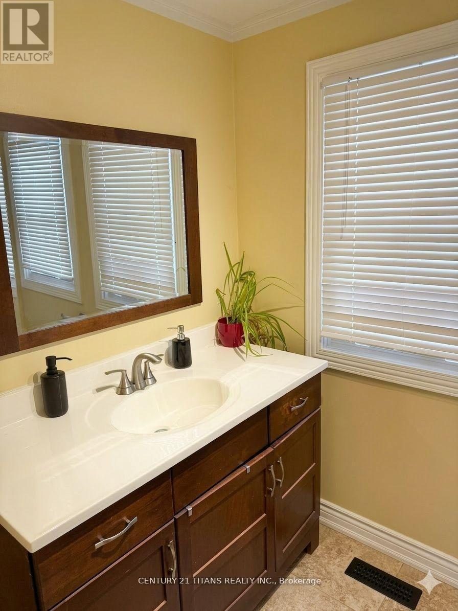 112 Fernbank Place, Whitby, Ontario  L1R 1T2 - Photo 25 - E13156478
