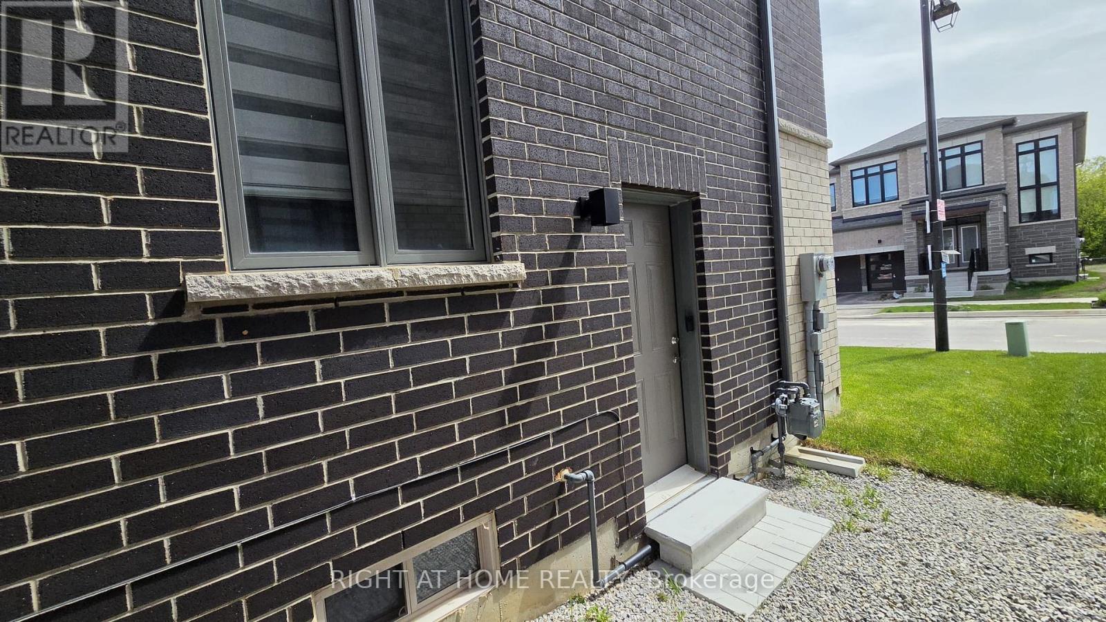 816 Apple Terrace, Milton, Ontario  L9E 2C3 - Photo 37 - W13064214