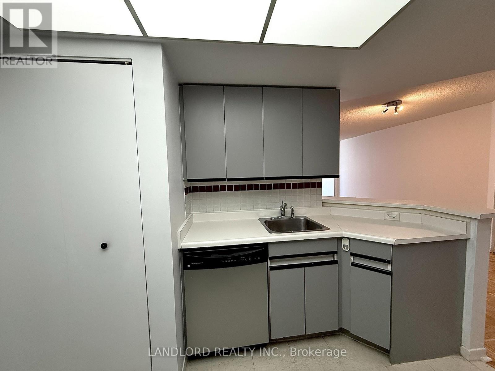 907 - 1001 Bay Street, Toronto, Ontario  M5S 3A6 - Photo 13 - C13163890