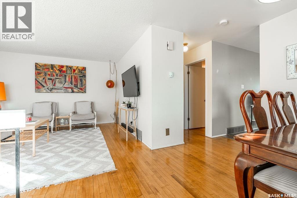 724 M Avenue S, Saskatoon, Saskatchewan  S7M 2L4 - Photo 10 - SK036890