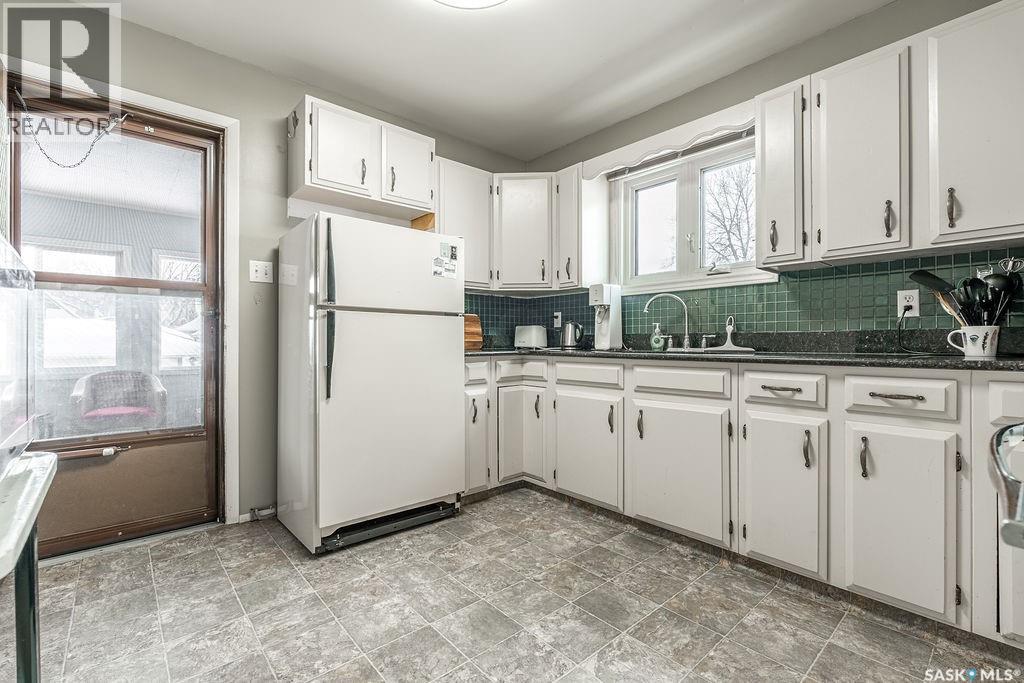 724 M Avenue S, Saskatoon, Saskatchewan  S7M 2L4 - Photo 14 - SK036890