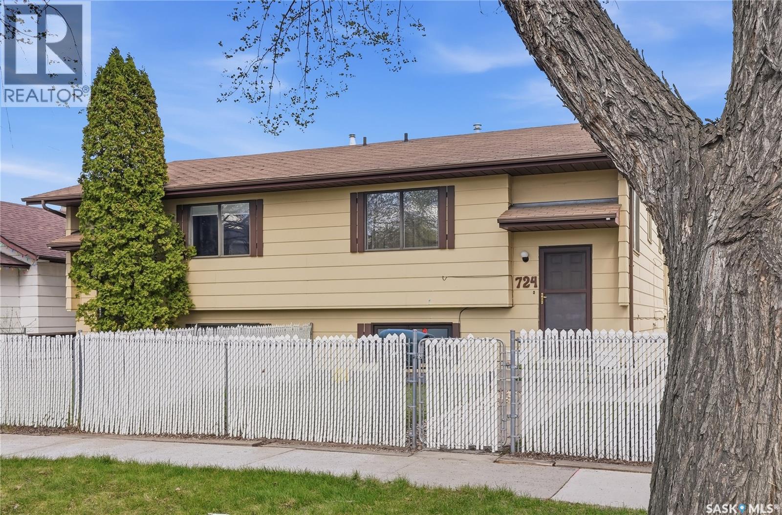 724 M AVENUE S, Saskatoon, Saskatchewan