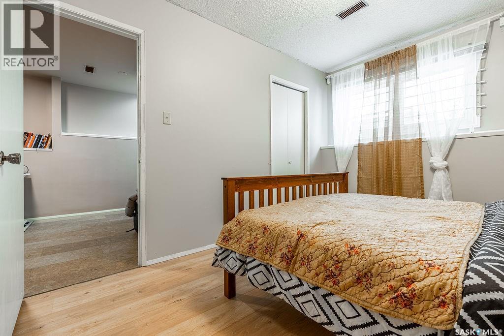724 M Avenue S, Saskatoon, Saskatchewan  S7M 2L4 - Photo 28 - SK036890
