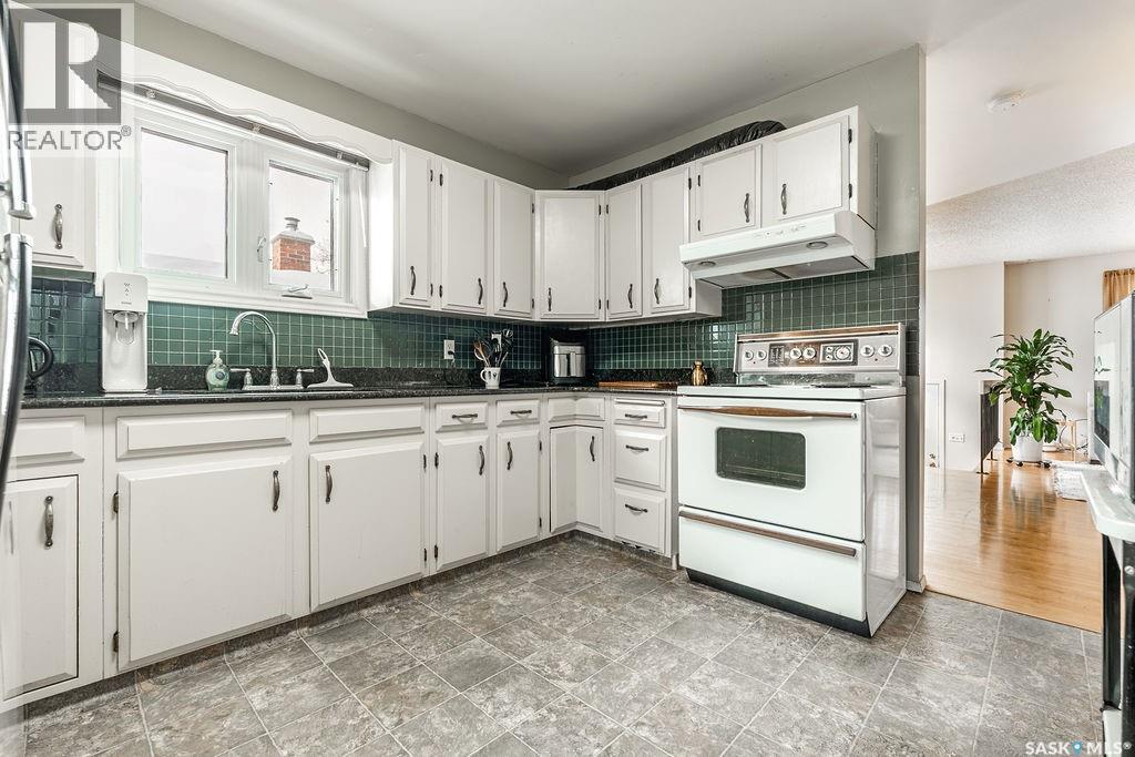 724 M Avenue S, Saskatoon, Saskatchewan  S7M 2L4 - Photo 16 - SK036890