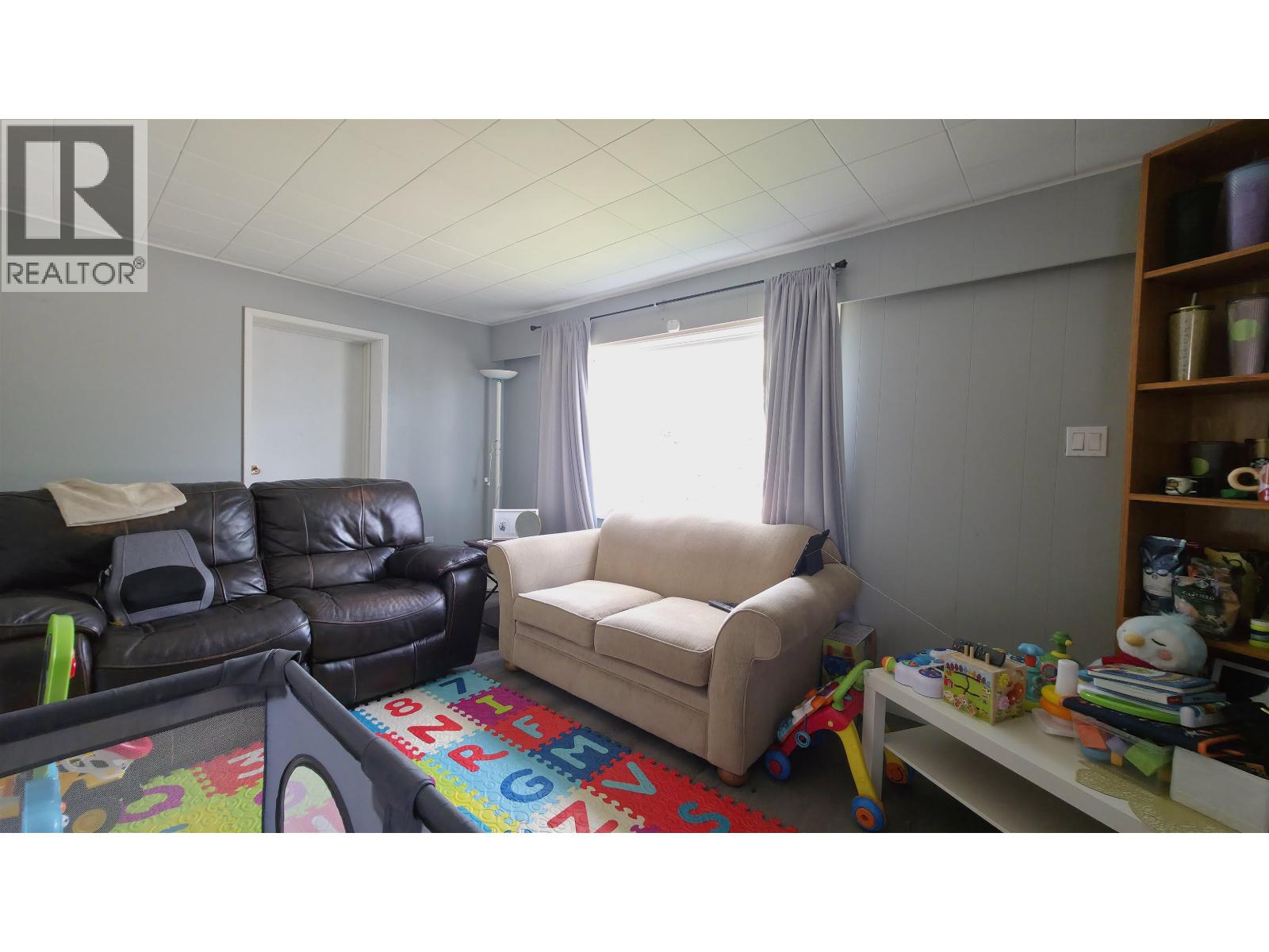 1047 Carney Street, Prince George, British Columbia  V2M 2L1 - Photo 2 - R3126937