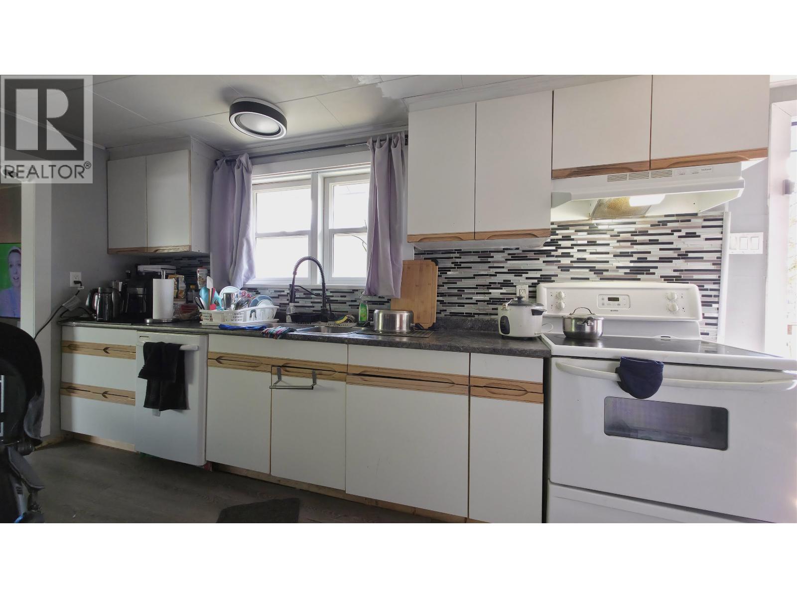1047 Carney Street, Prince George, British Columbia  V2M 2L1 - Photo 3 - R3126937