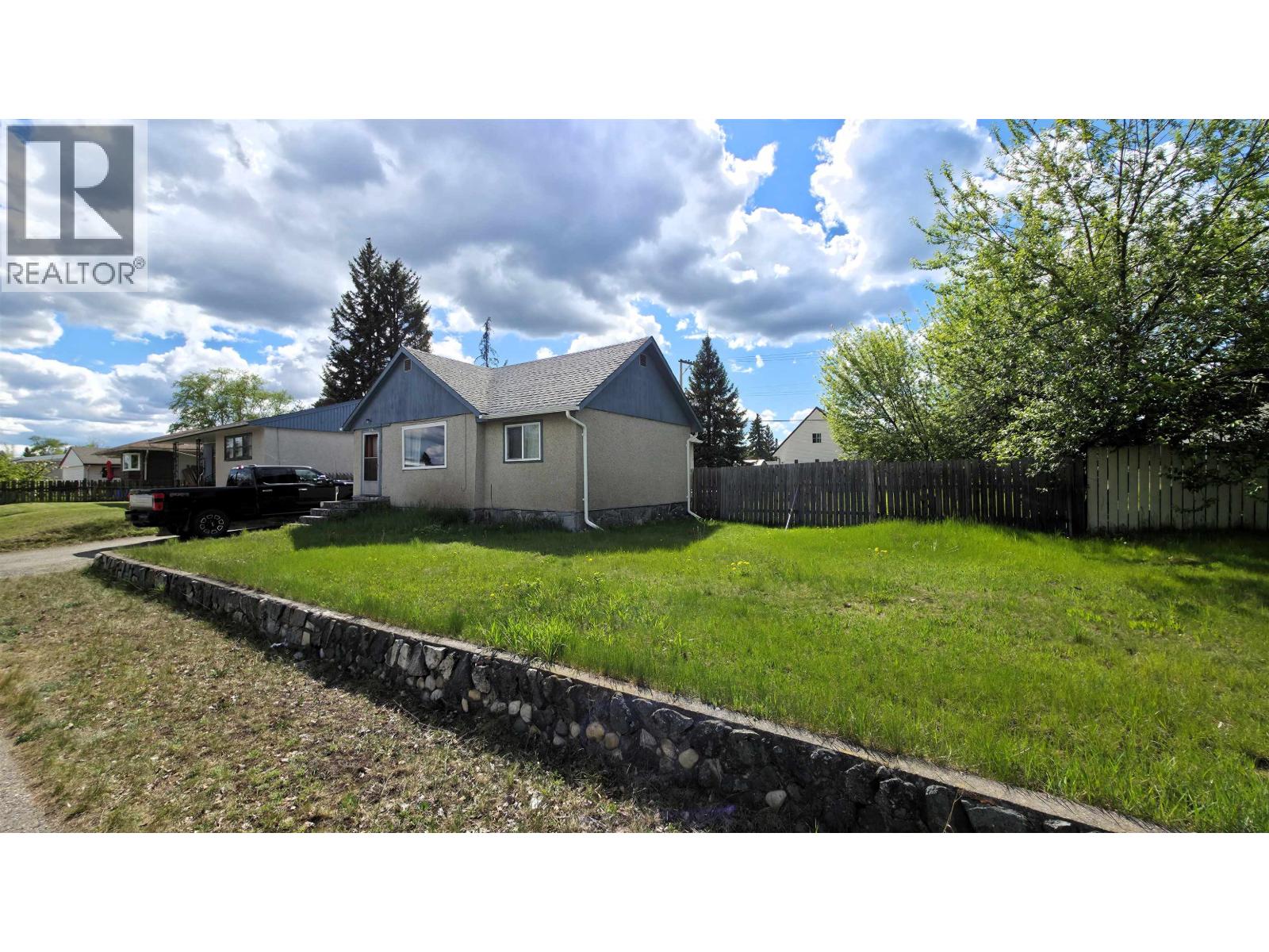 1047 Carney Street, Prince George, British Columbia  V2M 2L1 - Photo 1 - R3126937