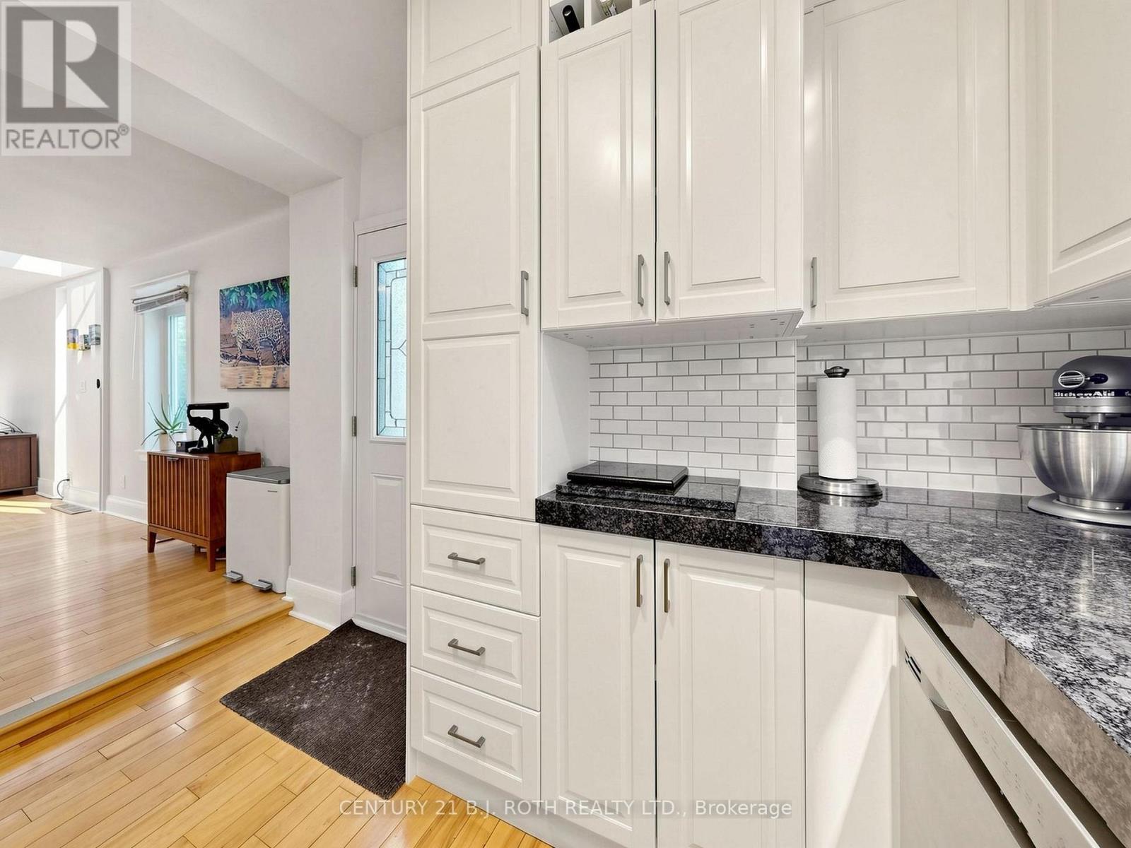 195 Wheeler Avenue, Toronto, Ontario  M4L 3V5 - Photo 16 - E13163788