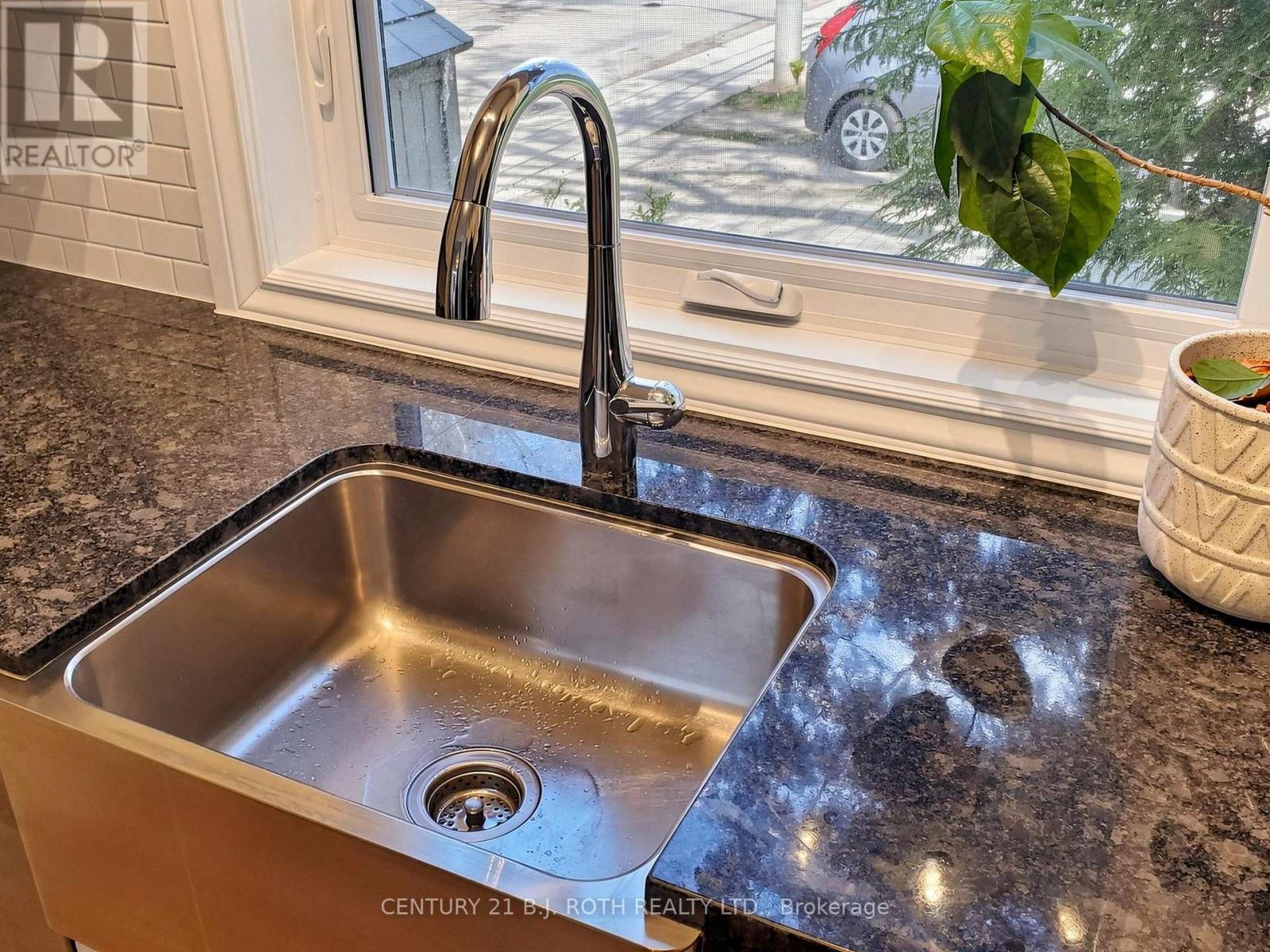 195 Wheeler Avenue, Toronto, Ontario  M4L 3V5 - Photo 18 - E13163788