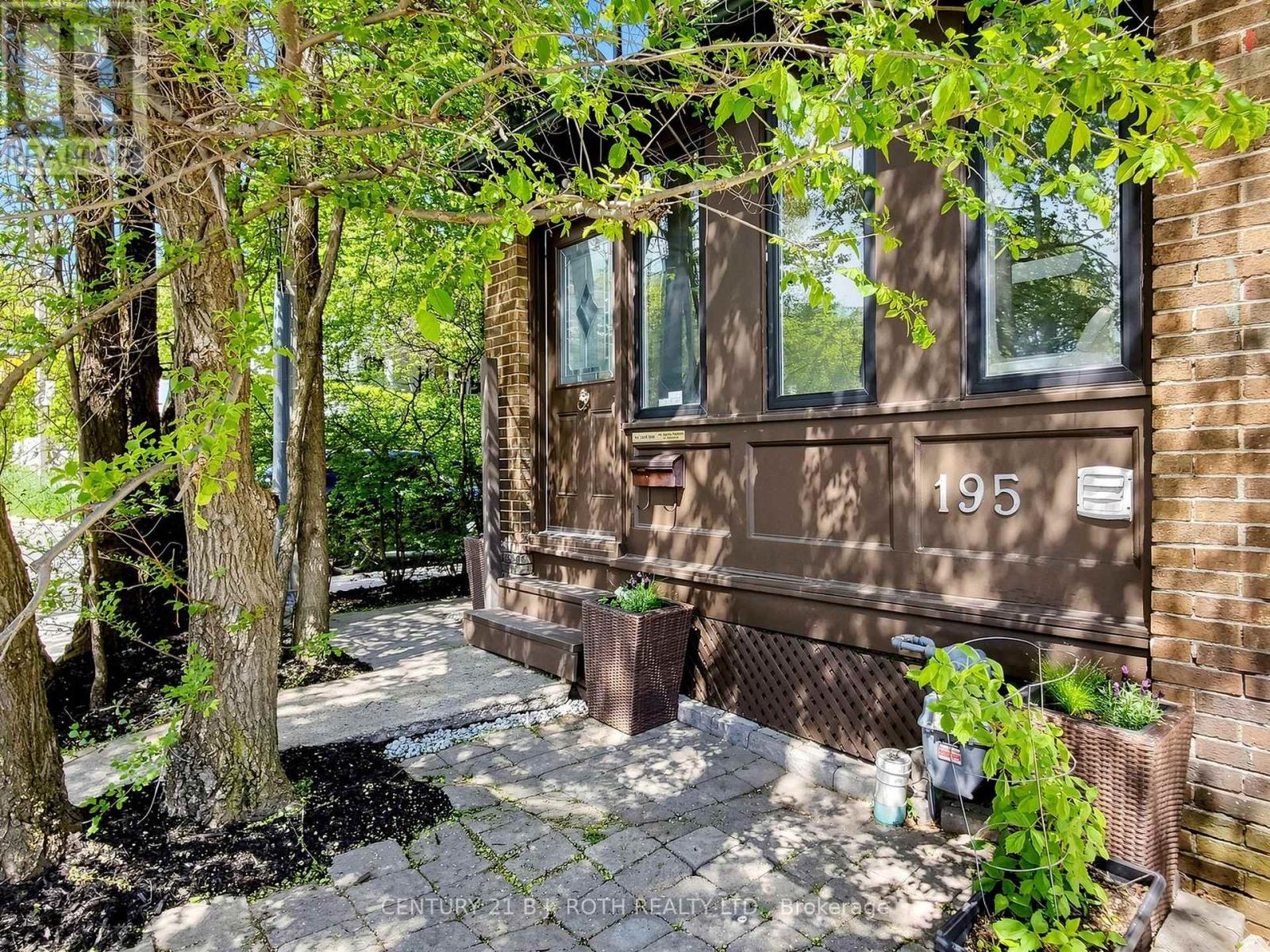 195 Wheeler Avenue, Toronto, Ontario  M4L 3V5 - Photo 5 - E13163788