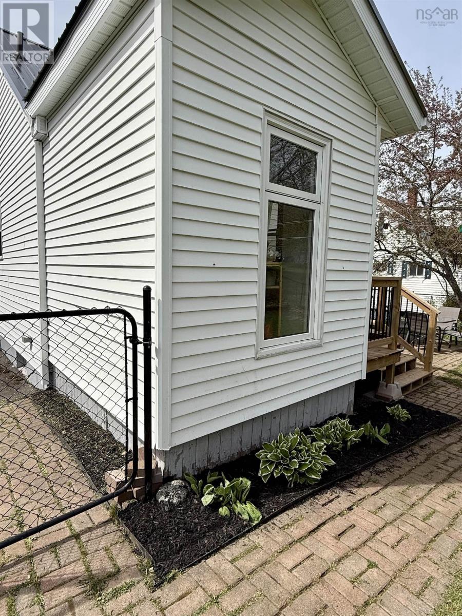 46 Dickie Street, Trenton, Nova Scotia  B0K 1X0 - Photo 9 - 202611225