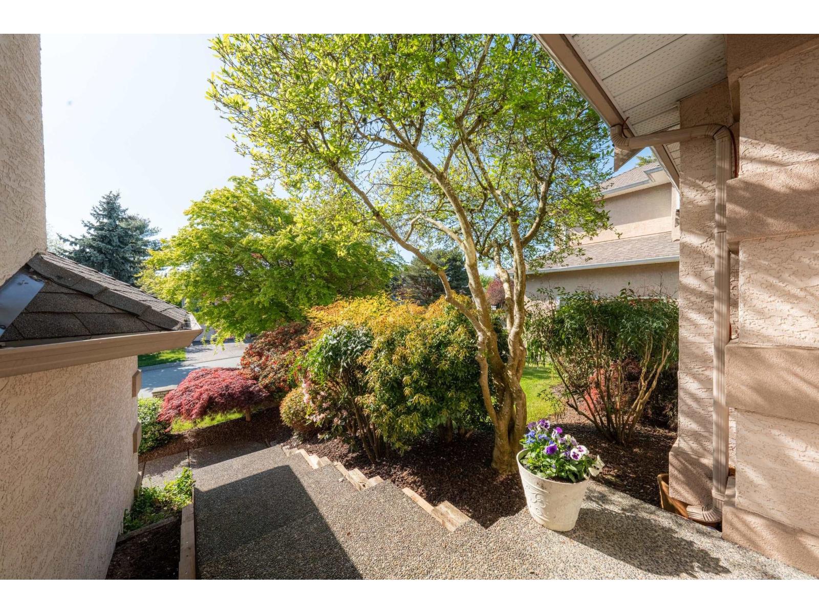 8030 153a Street, Surrey, British Columbia  V3S 7X7 - Photo 4 - R3126910