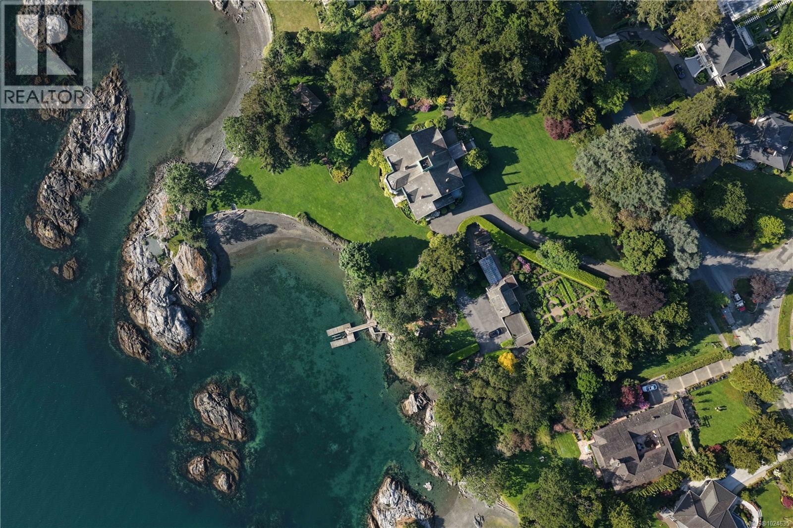 3175 Beach Dr, Oak Bay, British Columbia  V8R 6L7 - Photo 3 - 1024635