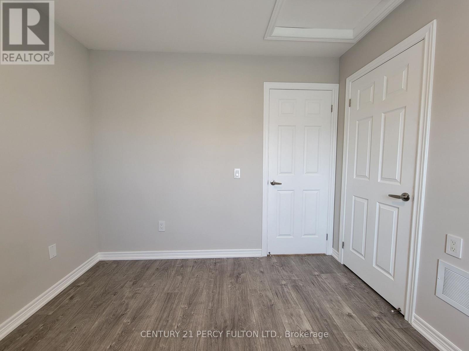 Coach - 2740 Donald Cousens Parkway, Markham, Ontario  L6B 1J5 - Photo 10 - N13163704