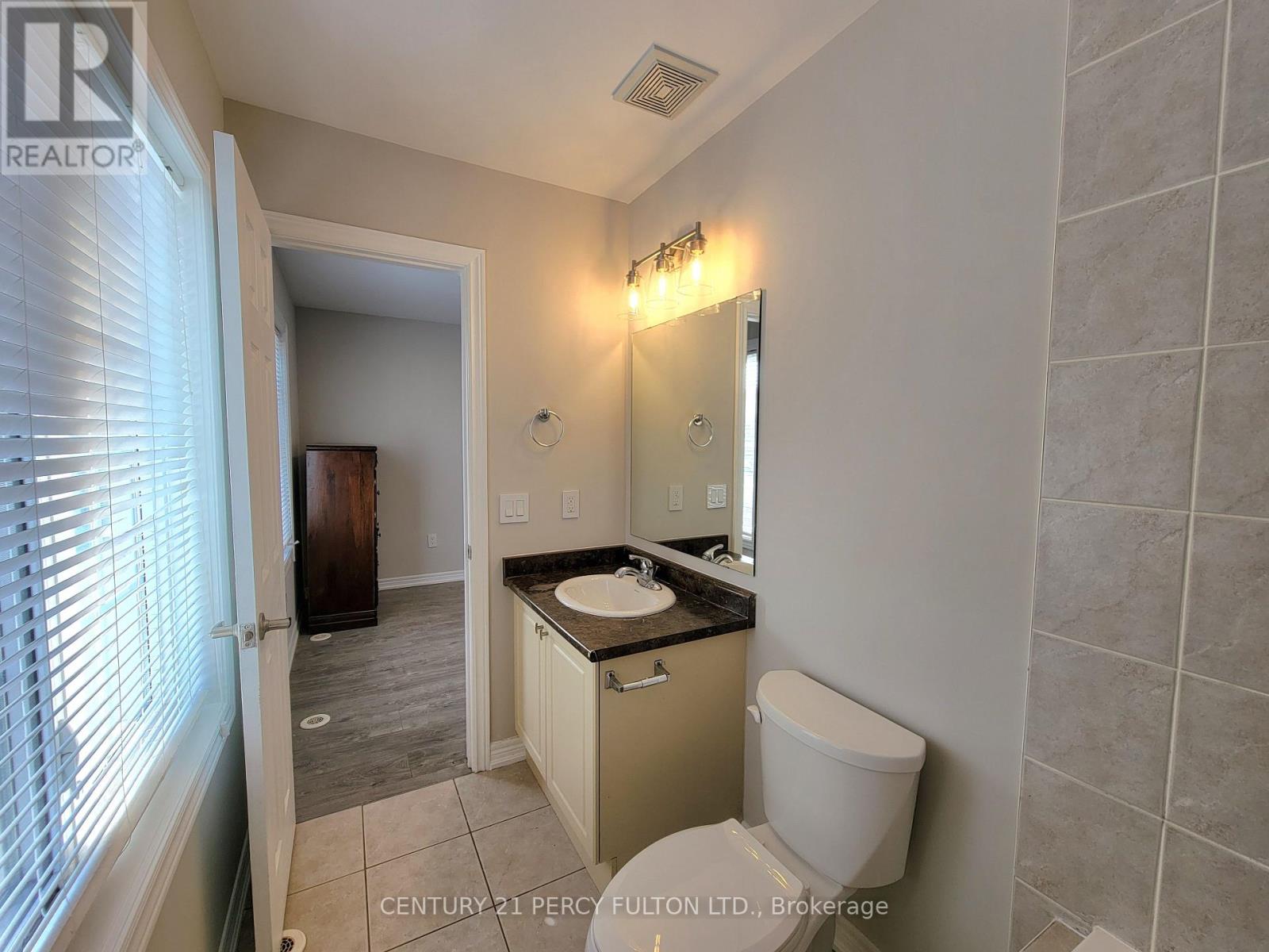 Coach - 2740 Donald Cousens Parkway, Markham, Ontario  L6B 1J5 - Photo 11 - N13163704