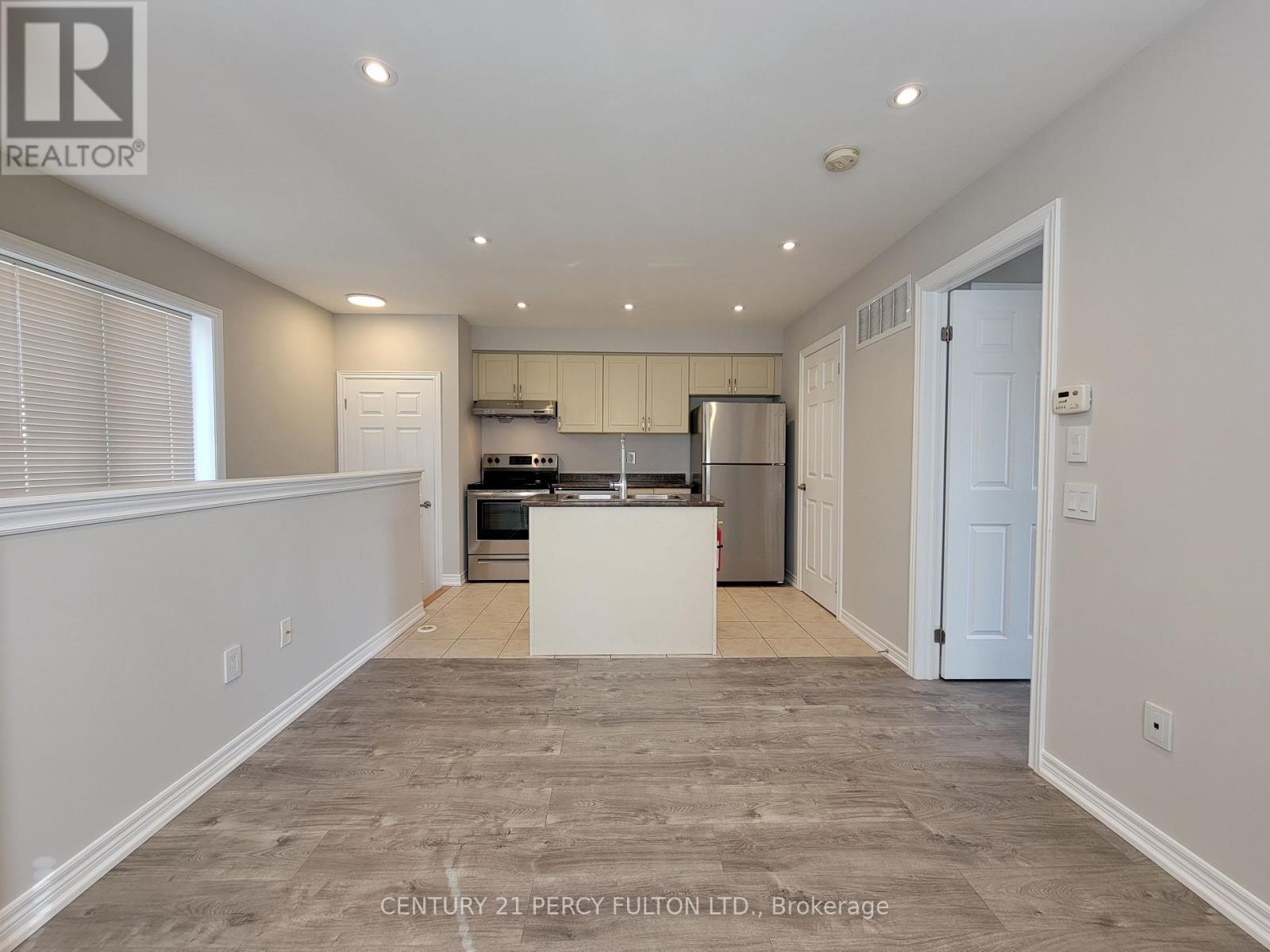 Coach - 2740 Donald Cousens Parkway, Markham, Ontario  L6B 1J5 - Photo 3 - N13163704