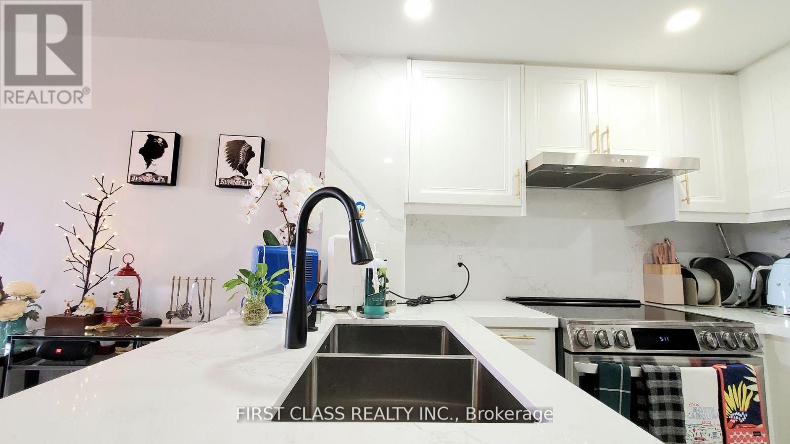 802 - 130 Pond Drive, Markham, Ontario  L3T 7W5 - Photo 3 - N13163706
