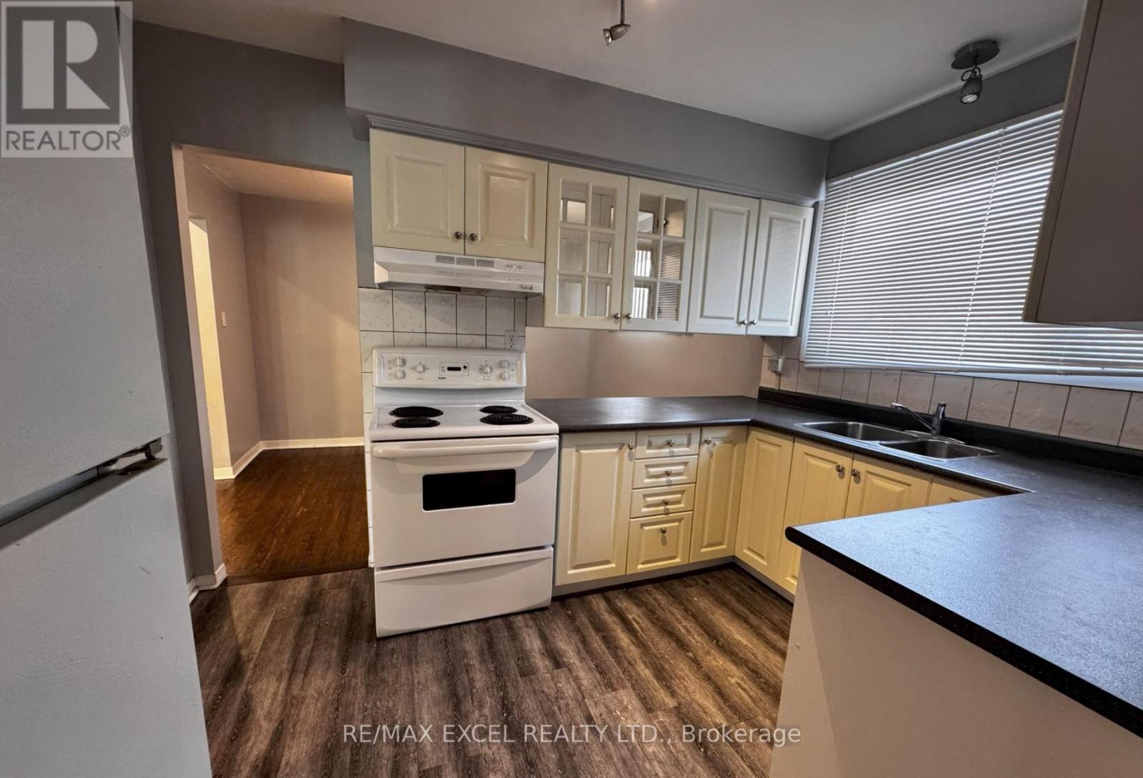 Main - 244 Demaine Crescent, Richmond Hill, Ontario  L4C 2W5 - Photo 10 - N13163786