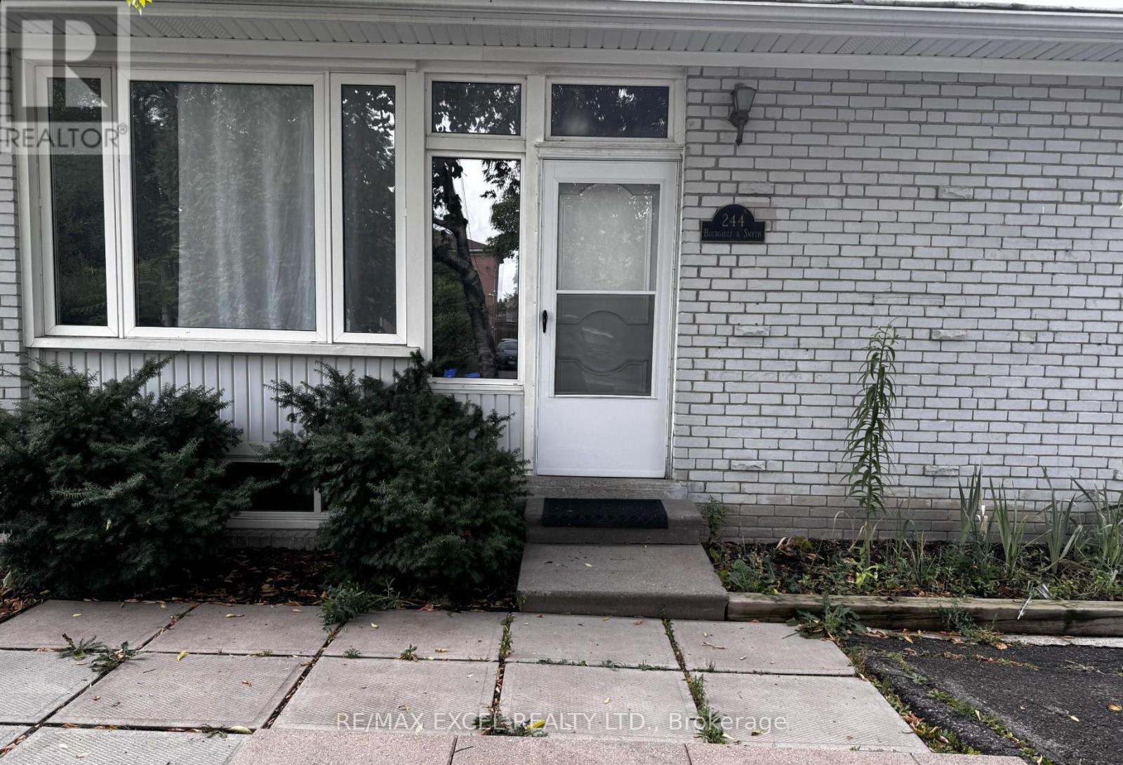 Main - 244 Demaine Crescent, Richmond Hill, Ontario  L4C 2W5 - Photo 2 - N13163786