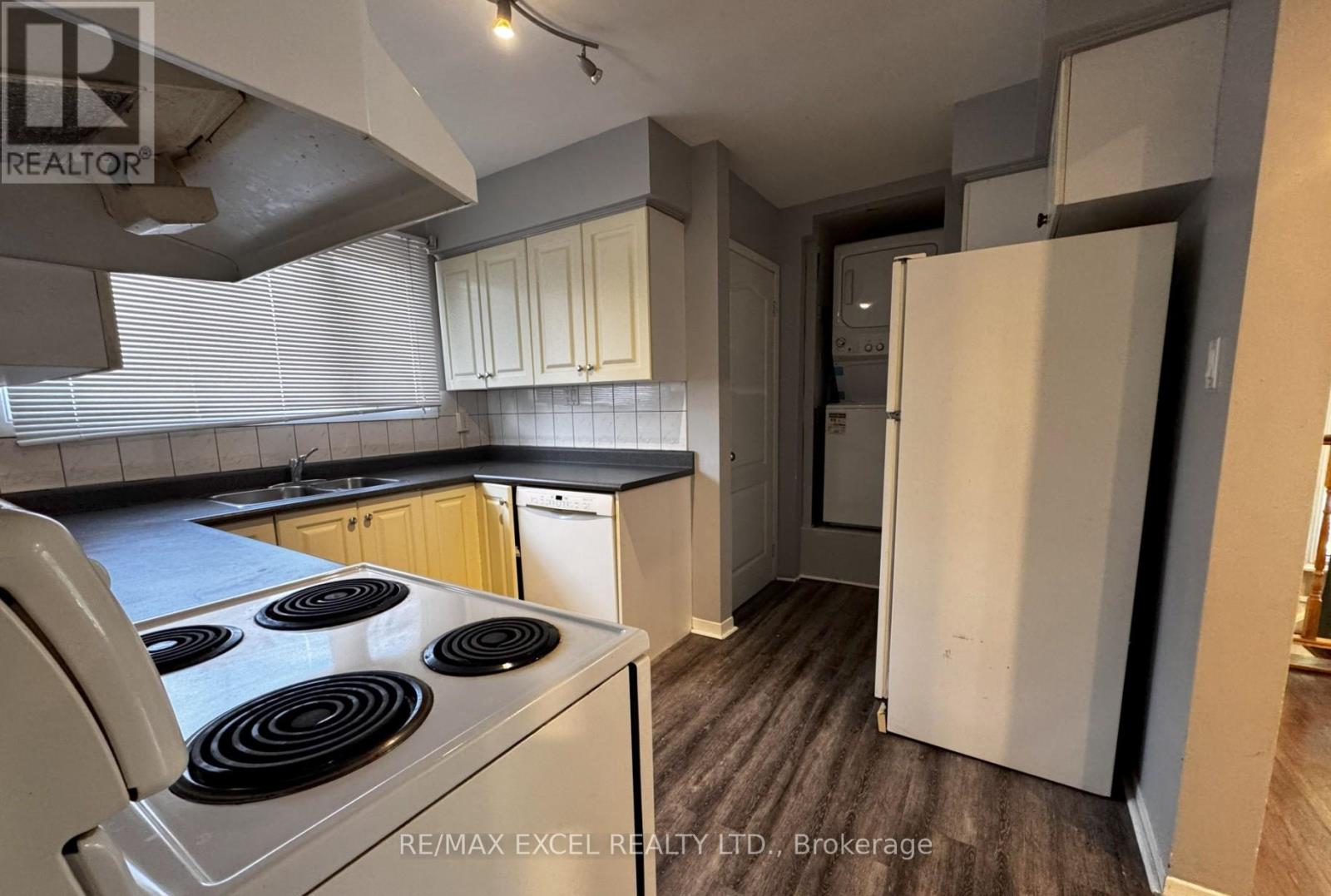 Main - 244 Demaine Crescent, Richmond Hill, Ontario  L4C 2W5 - Photo 7 - N13163786