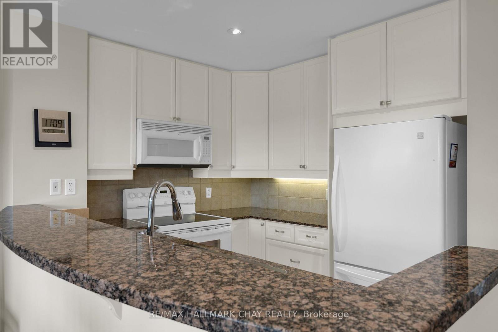 308 - 6 Toronto Street, Barrie (City Centre), Ontario L4N 9R2 - Photo 6 - S13163994