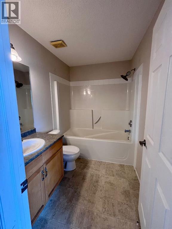 205 Mckenzie Towne Gate SE, Calgary, Alberta  T2Z 4G2 - Photo 12 - A2276192