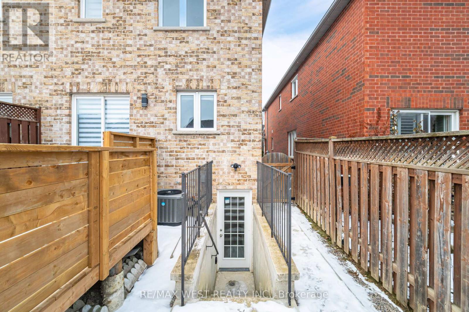 Bsmt - 1122 Hickory Hollow Glen, Mississauga, Ontario  L5W 1Z8 - Photo 3 - W13163772