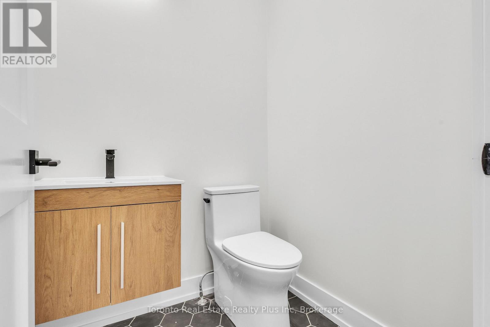 138 Bowie Avenue, Toronto (Briar Hill-Belgravia), Ontario  M6E 2R2 - Photo 11 - W13163856