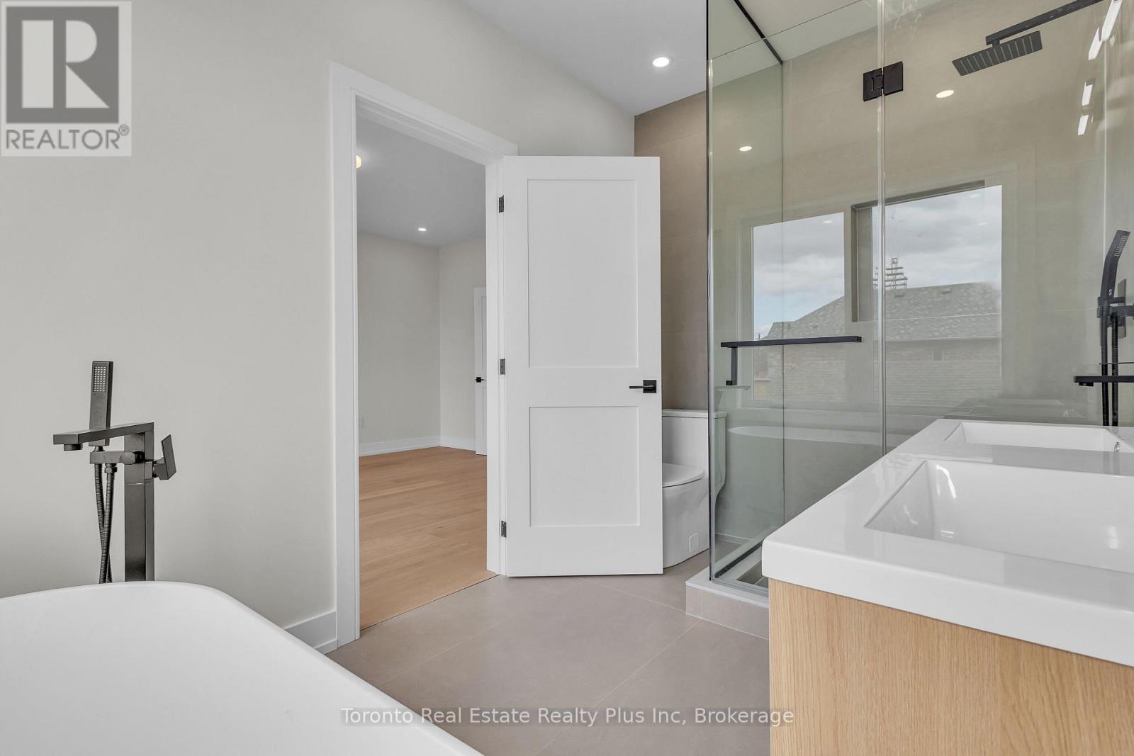 138 Bowie Avenue, Toronto (Briar Hill-Belgravia), Ontario  M6E 2R2 - Photo 16 - W13163856