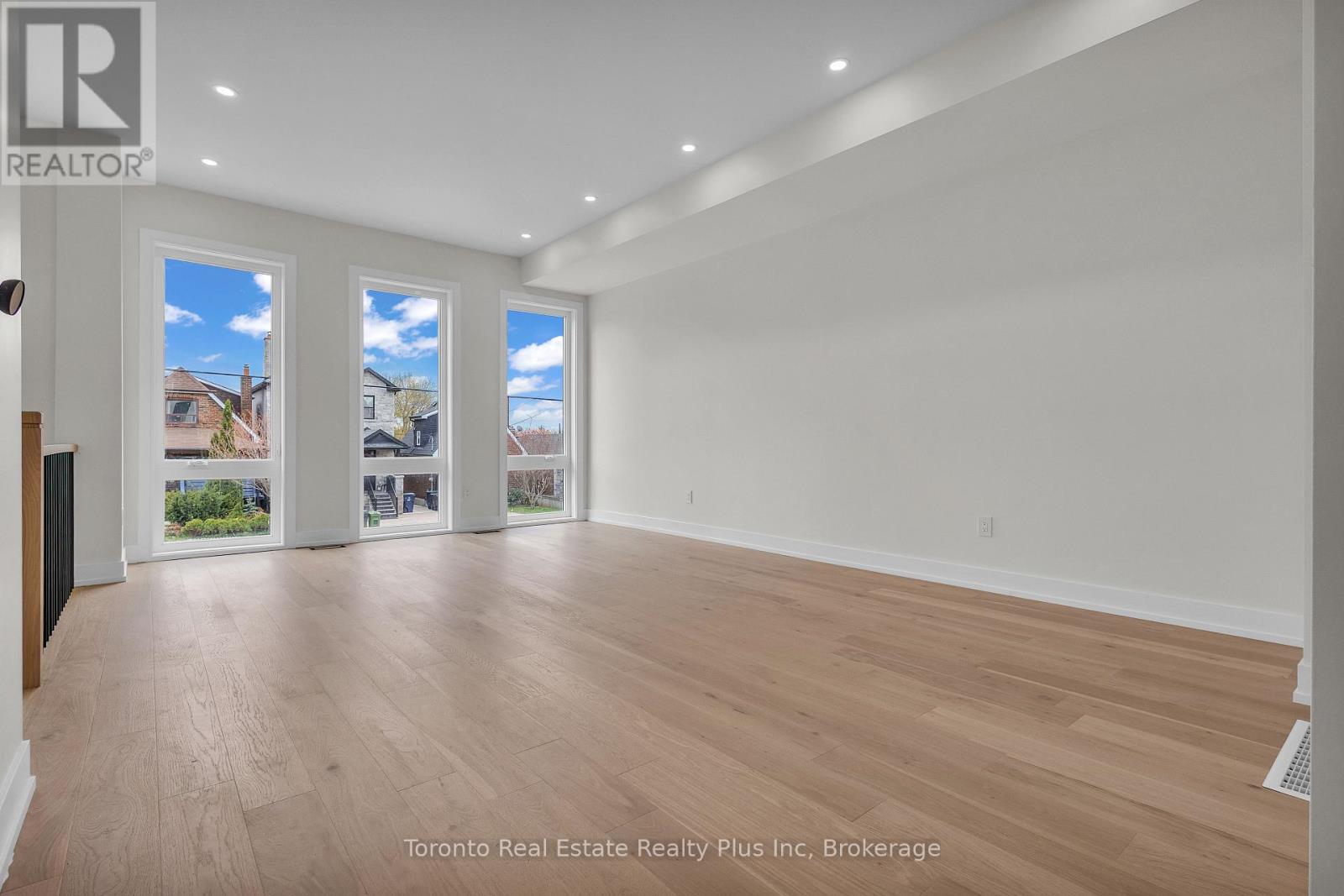 138 Bowie Avenue, Toronto (Briar Hill-Belgravia), Ontario  M6E 2R2 - Photo 3 - W13163856