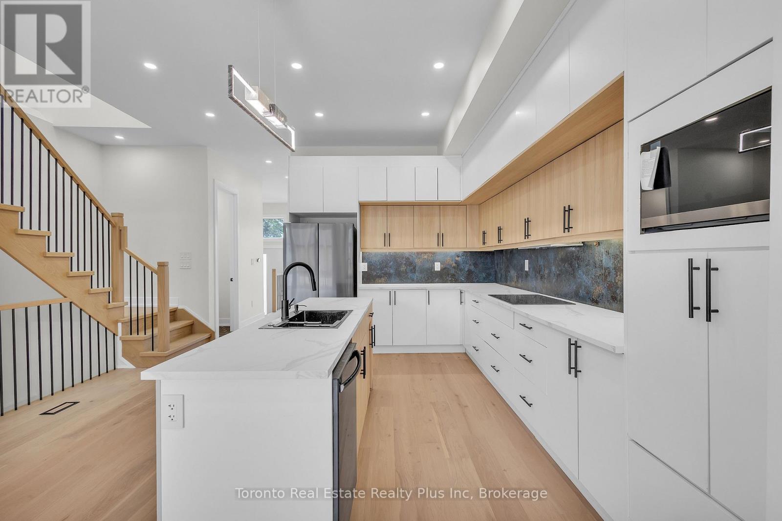 138 Bowie Avenue, Toronto (Briar Hill-Belgravia), Ontario  M6E 2R2 - Photo 4 - W13163856