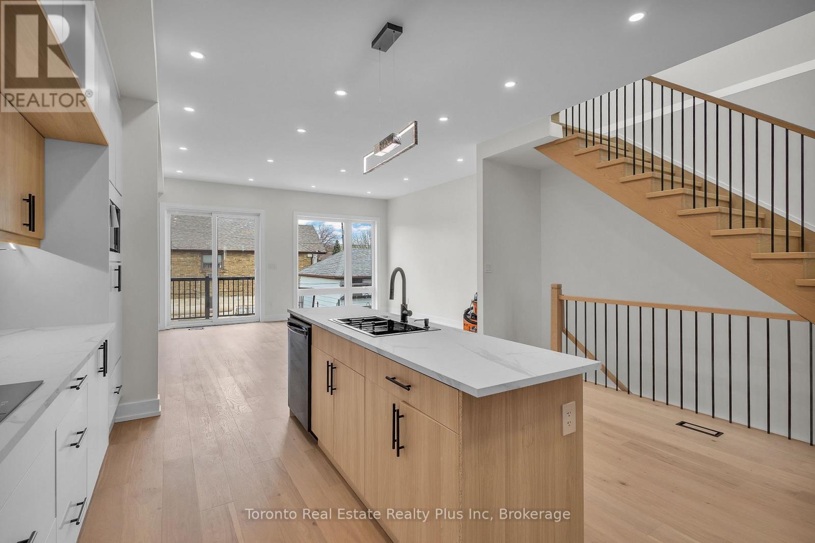 138 Bowie Avenue, Toronto (Briar Hill-Belgravia), Ontario  M6E 2R2 - Photo 6 - W13163856