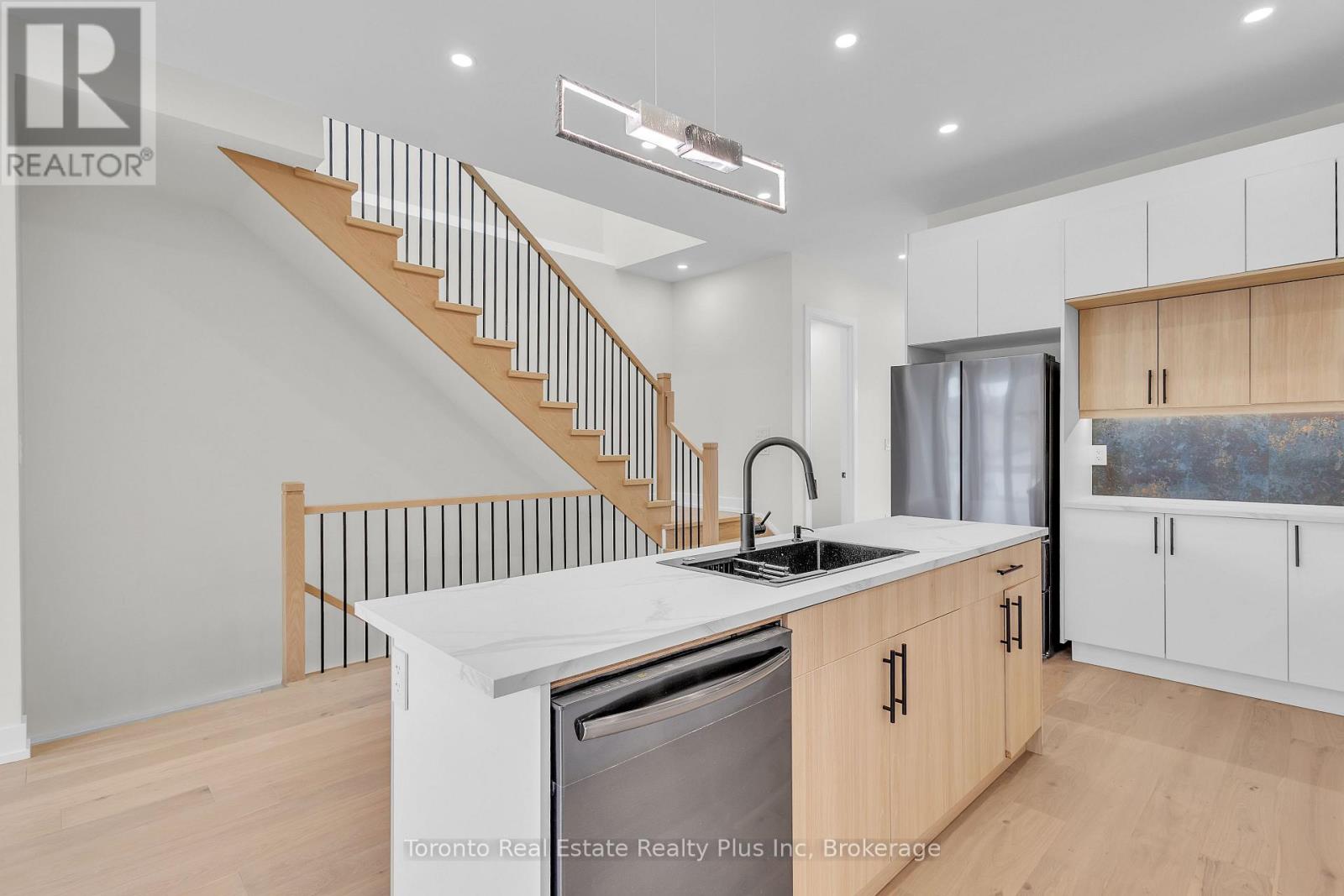 138 Bowie Avenue, Toronto (Briar Hill-Belgravia), Ontario  M6E 2R2 - Photo 7 - W13163856
