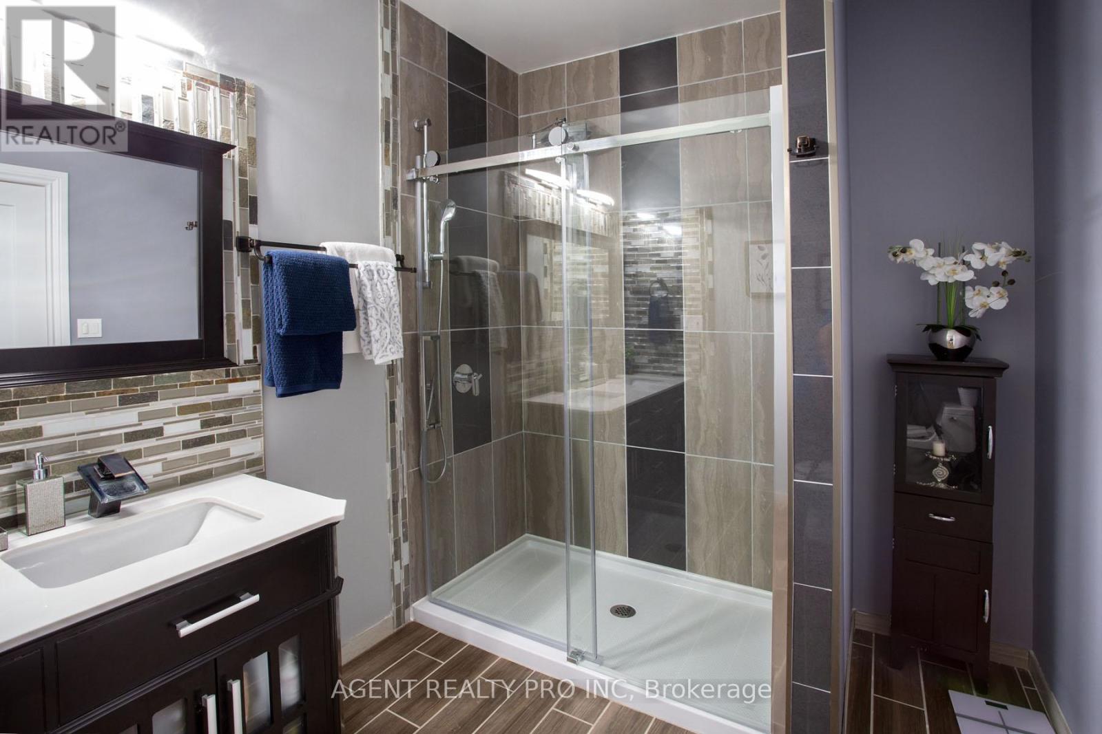 6571 Carroll Drive, Southwest Middlesex, Ontario  N0L 1T0 - Photo 43 - X13164150