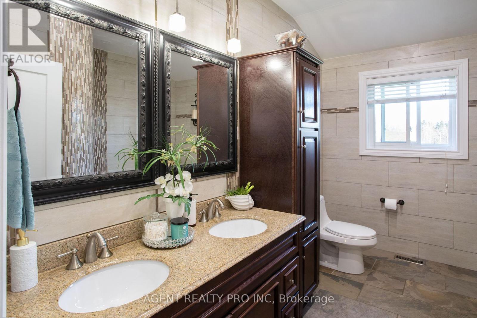 6571 Carroll Drive, Southwest Middlesex, Ontario  N0L 1T0 - Photo 48 - X13164150