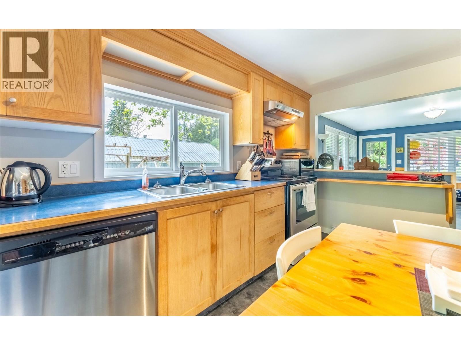 1506 Campbell Avenue, Riondel, British Columbia  V0B 2B0 - Photo 16 - 10386942