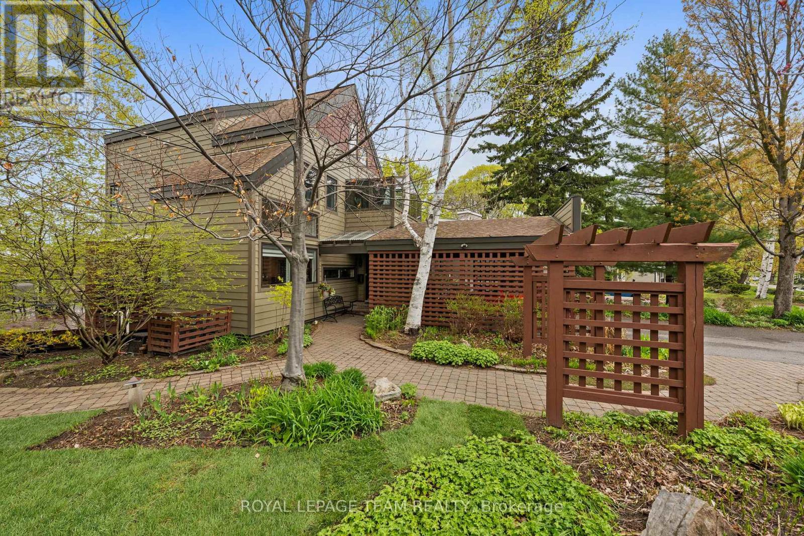 1965 Bromley Road, Ottawa, Ontario  K2A 1C3 - Photo 2 - X13164142
