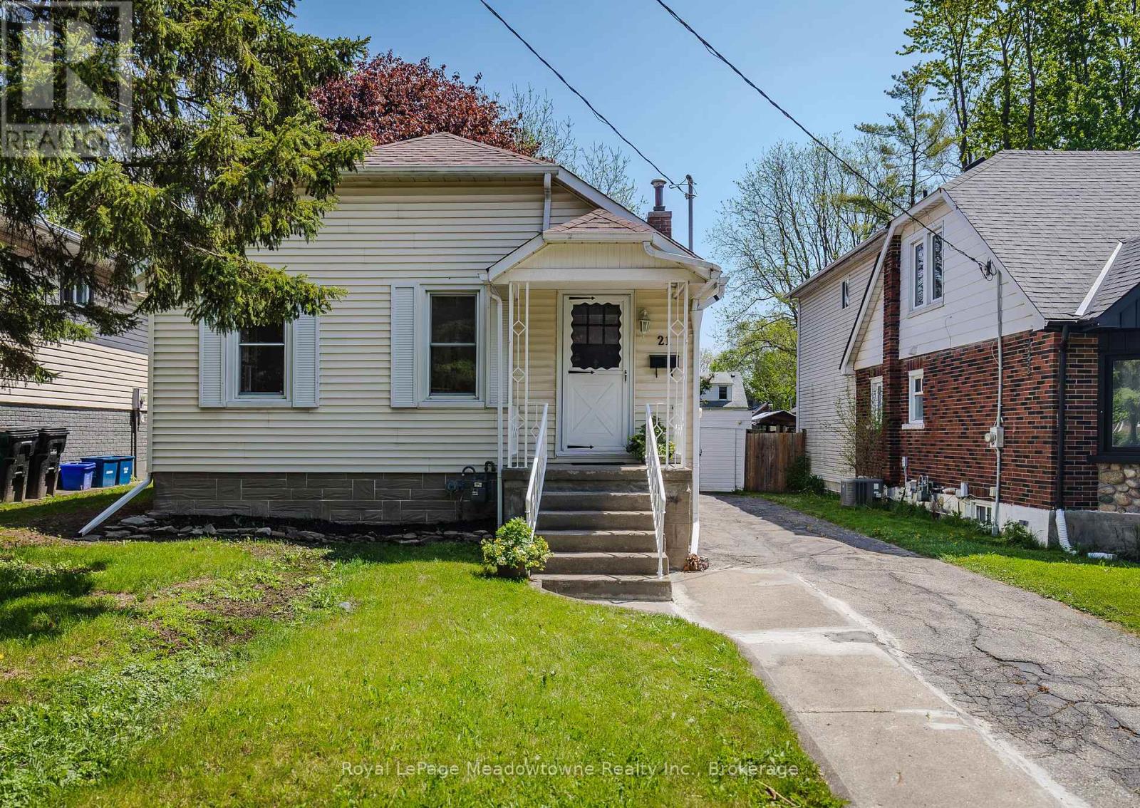 21 Elgin Street N, Cambridge, Ontario  N1R 5G8 - Photo 3 - X13164062