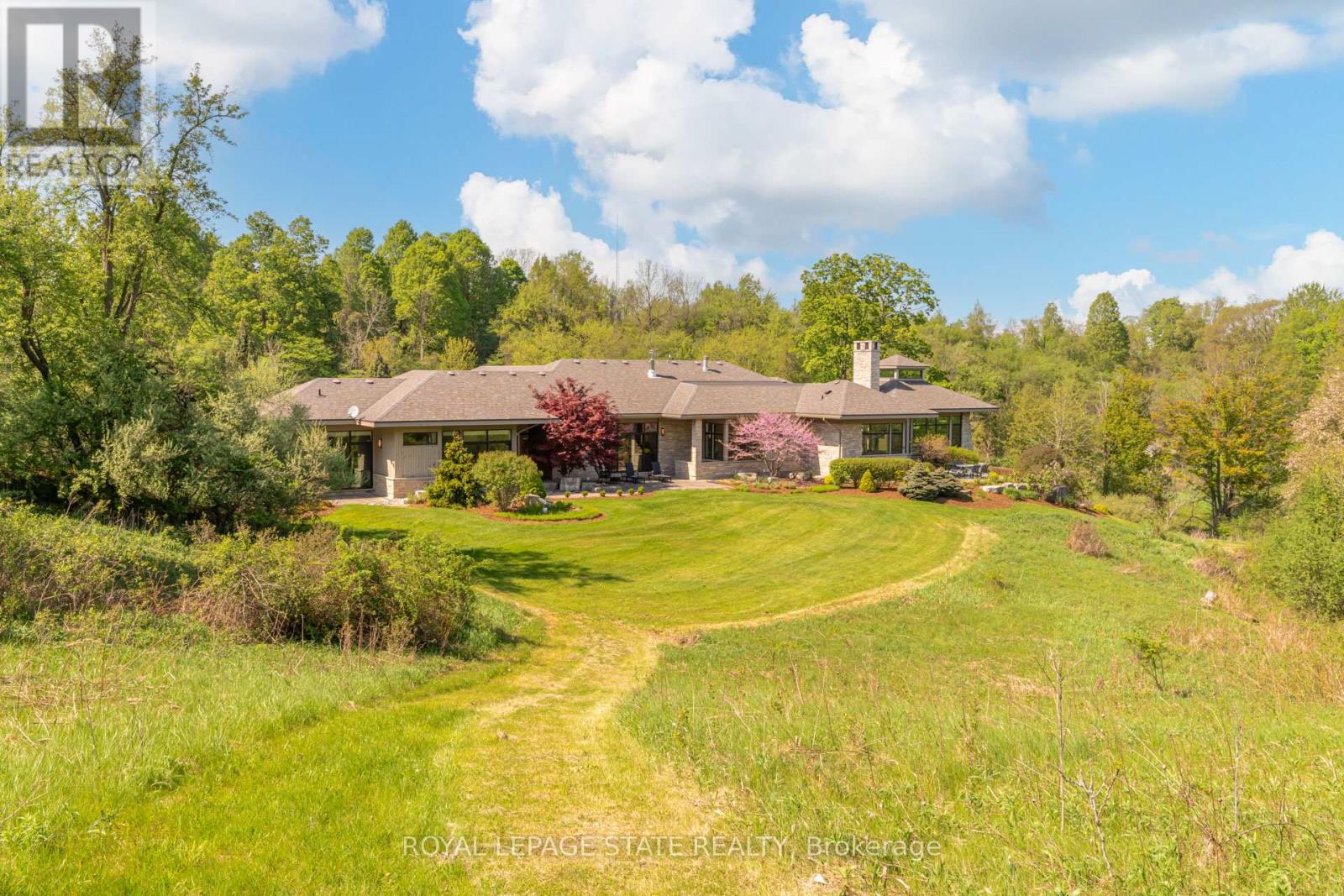1099 Mineral Springs Road, Hamilton, Ontario  L9H 5E3 - Photo 4 - X13163838