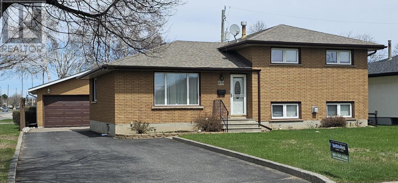 459 Frontenac Bay, Thunder Bay, Ontario  P7C 1M5 - Photo 1 - TB2601161