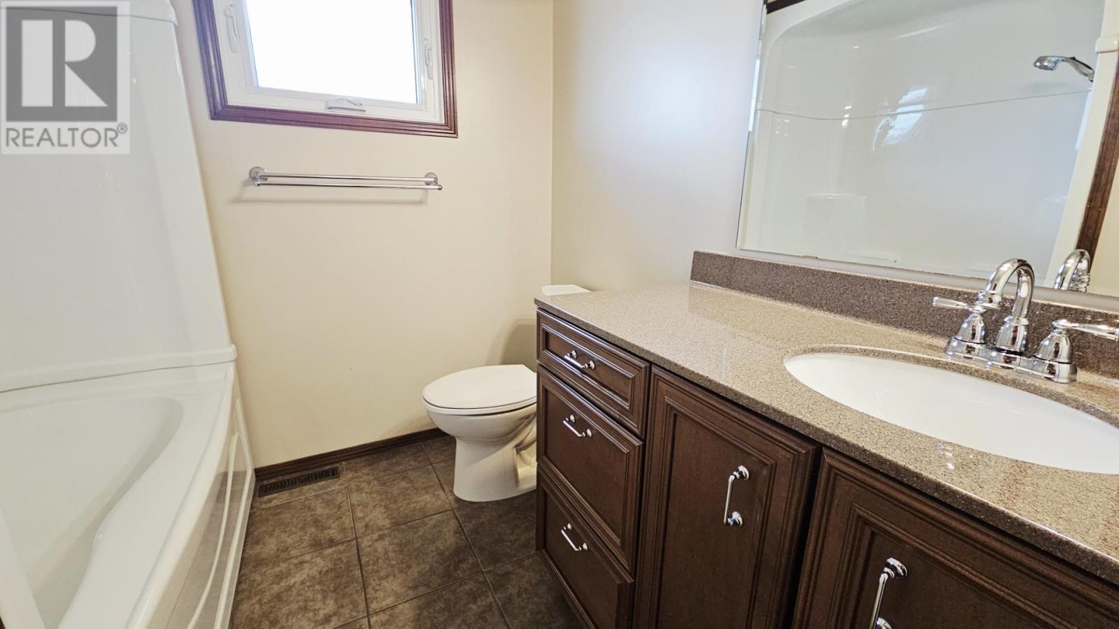 459 Frontenac Bay, Thunder Bay, Ontario  P7C 1M5 - Photo 19 - TB2601161