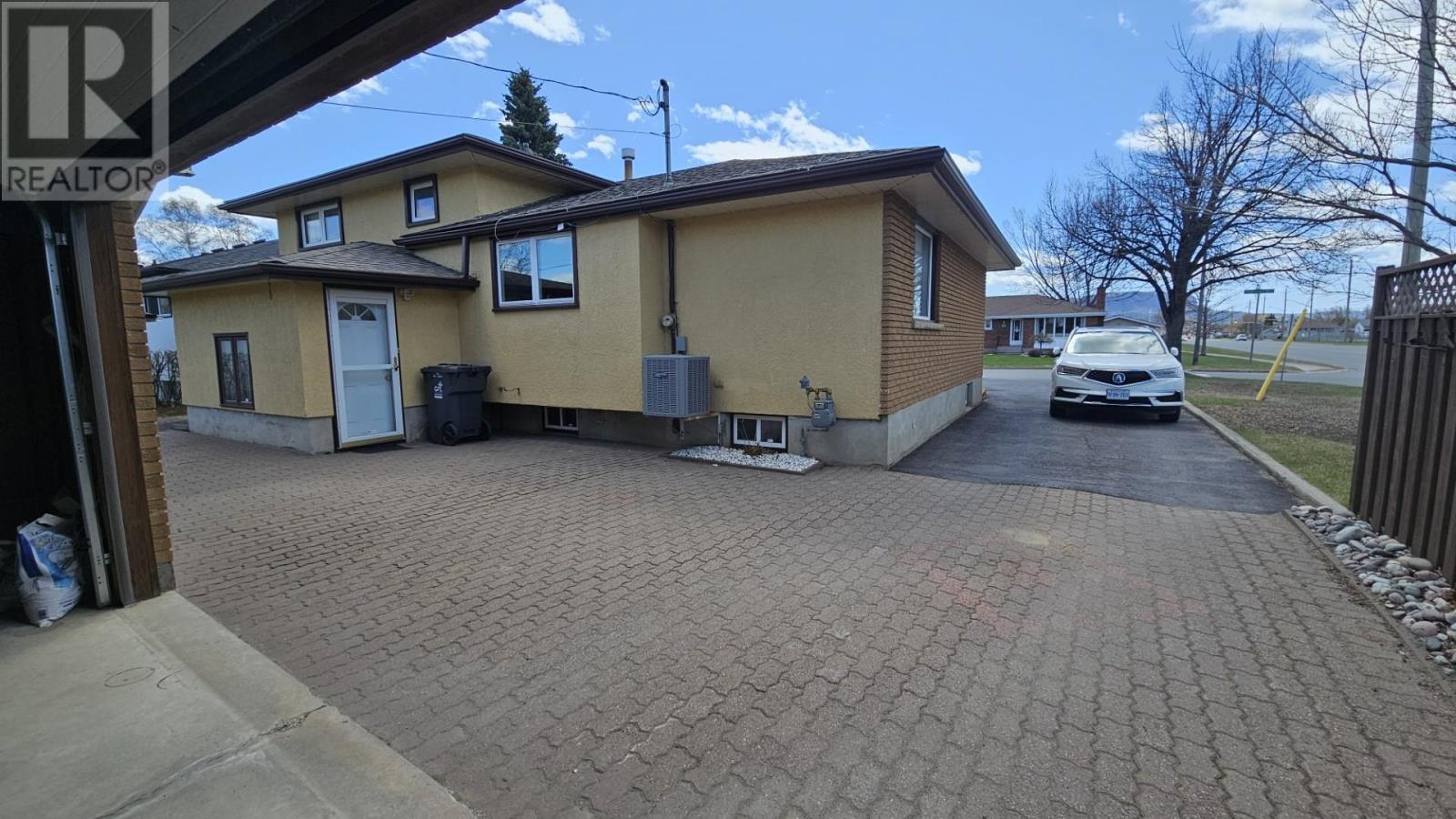 459 Frontenac Bay, Thunder Bay, Ontario  P7C 1M5 - Photo 25 - TB2601161