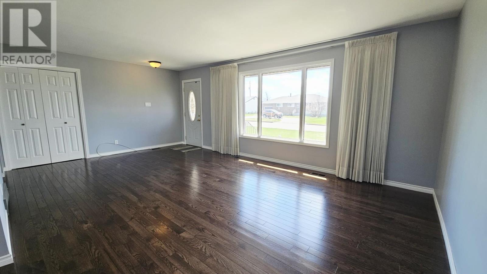 459 Frontenac Bay, Thunder Bay, Ontario  P7C 1M5 - Photo 5 - TB2601161