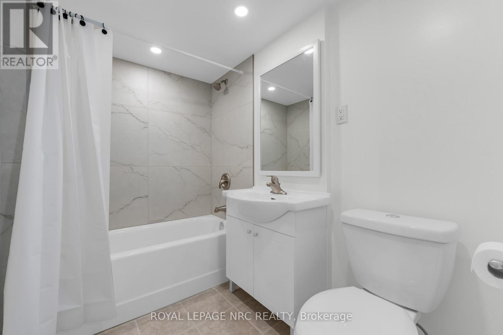 64 Silvan Drive, Welland, Ontario  L3C 6C3 - Photo 37 - X13164116