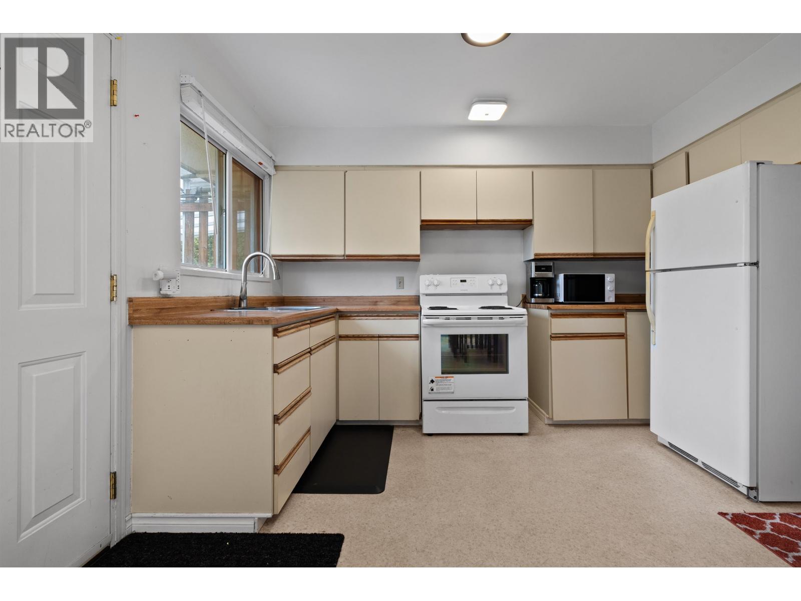 443-445 W Keith Road, Vancouver, British Columbia  V7M 1M2 - Photo 10 - R3126952