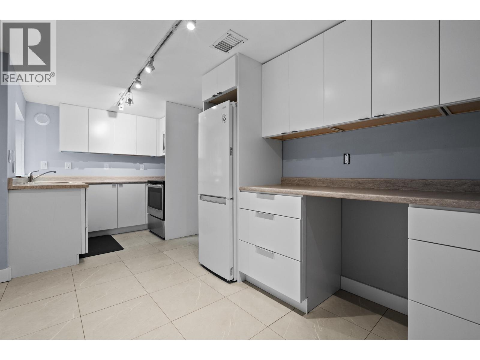 443-445 W Keith Road, Vancouver, British Columbia  V7M 1M2 - Photo 13 - R3126952