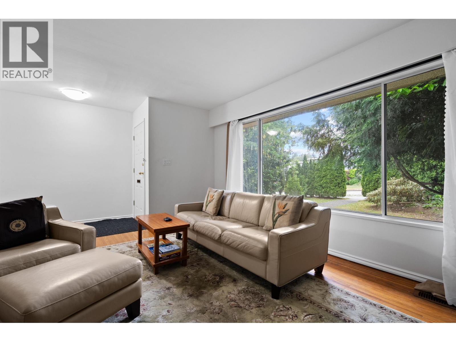 443-445 W Keith Road, Vancouver, British Columbia  V7M 1M2 - Photo 4 - R3126952